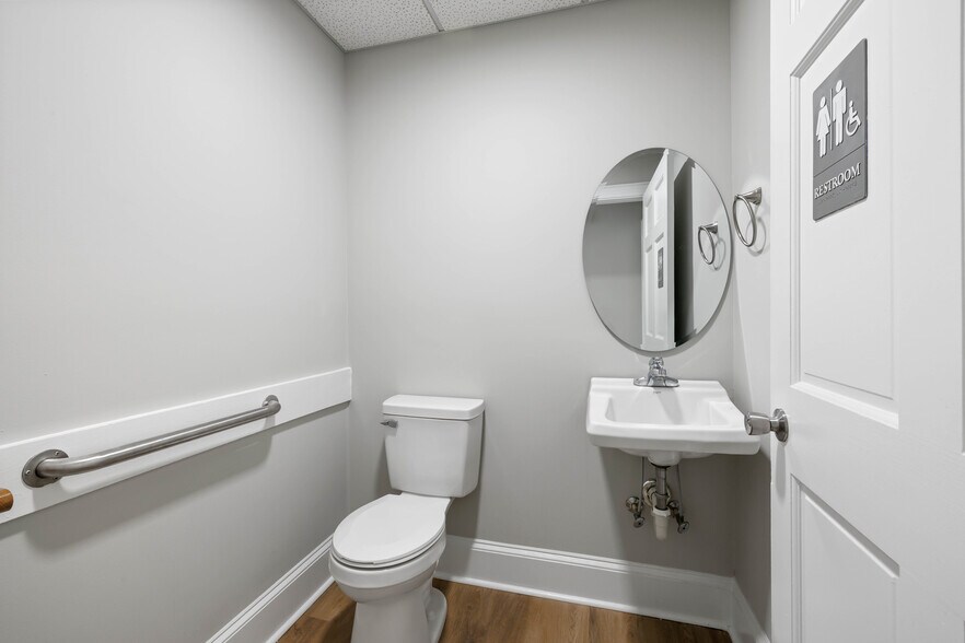 More Photos Of 504 W Broad St, Dunn Office For Sale