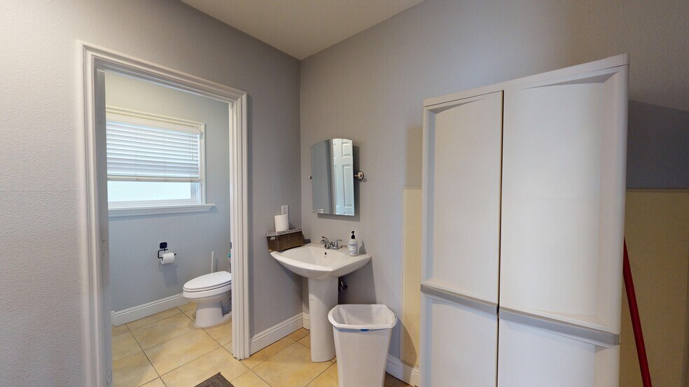 More Photos Of 400 W Yosemite Ave, Madera Office For Sale