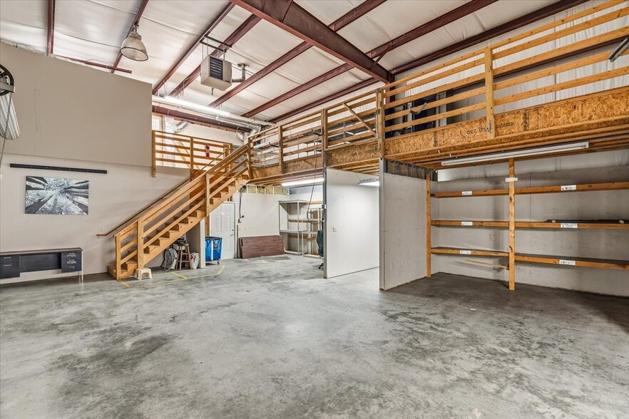 More Photos Of 106 Flow State Vis, Asheville Flex For Lease
