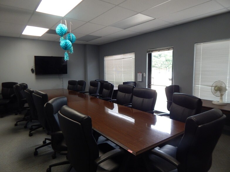 More Photos Of 585 Tennessee Gas Rd, Greenville Office For Sale