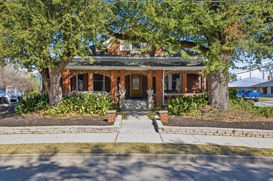 More Photos Of 717 E 1st St, Humble Office Residential For Sale