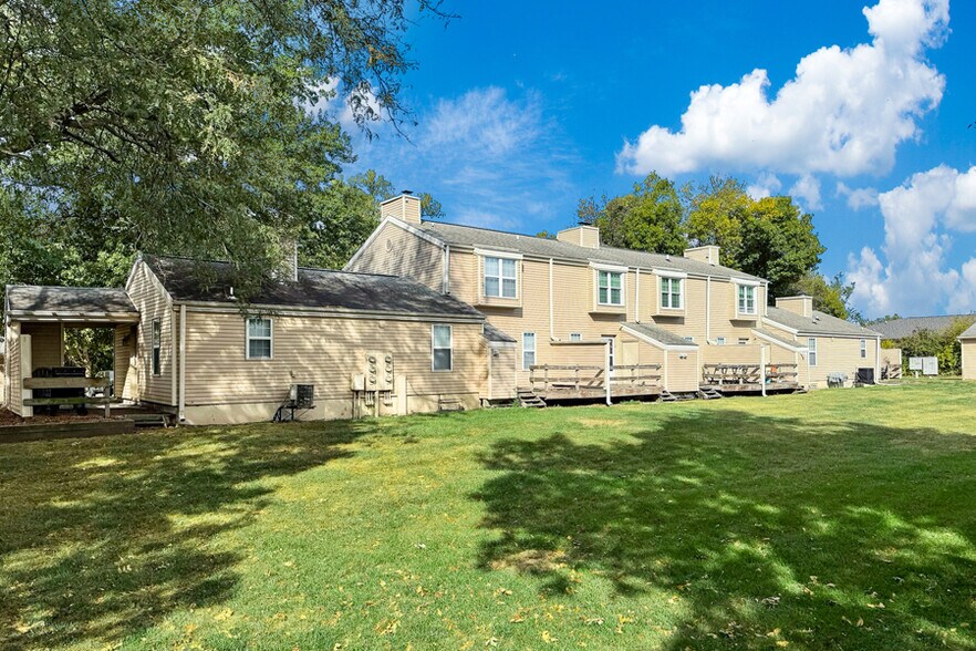 More Photos Of 2645 Newbury Cir, Burlington Apartments For Sale