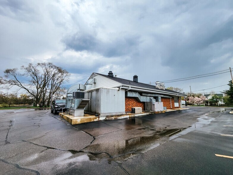 More Photos Of 75 W Carleton Rd, Hillsdale Restaurant For Sale