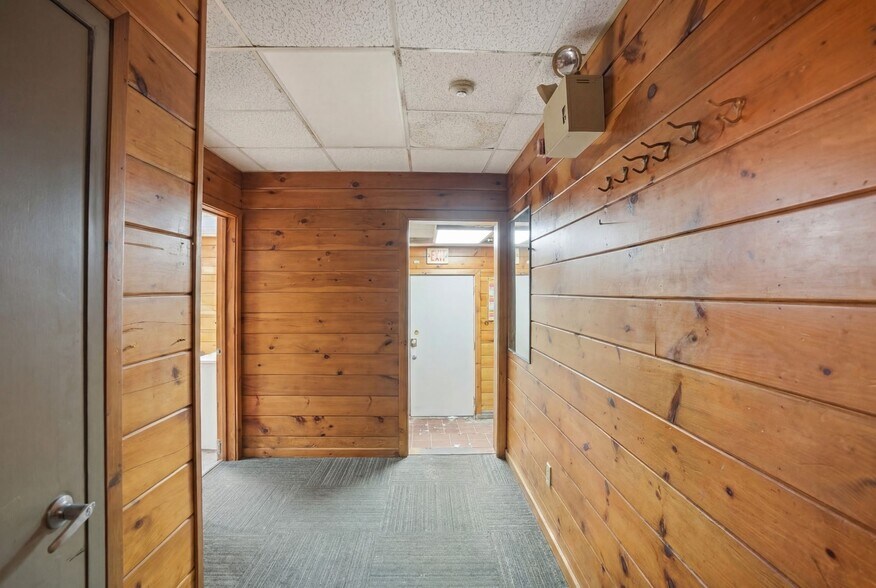 More Photos Of 332 Farnum Pike, Smithfield Restaurant For Sale