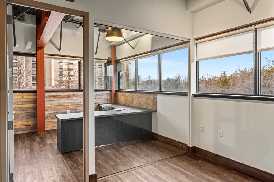 More Photos Of 21495 Ridgetop Cir, Sterling Medical For Lease