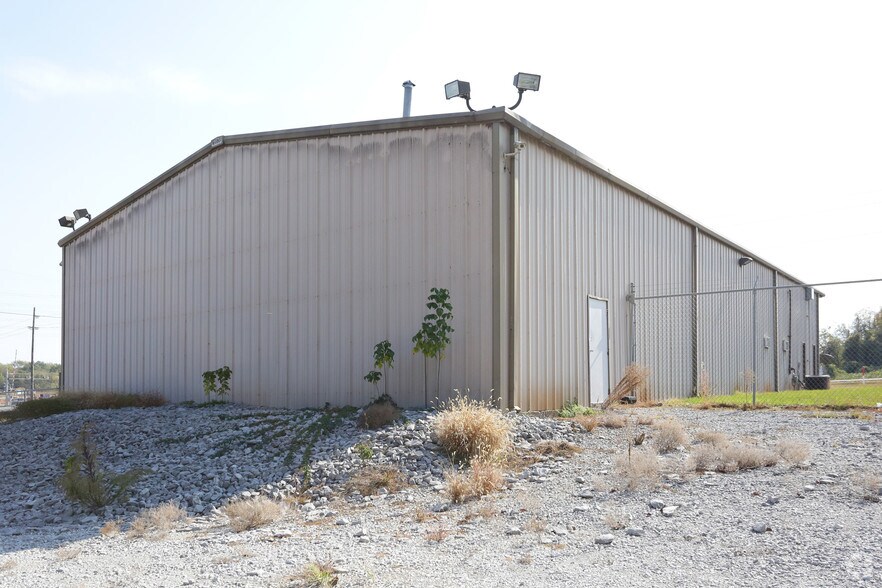 More Photos Of 2502 Highway 20, Decatur Warehouse For Lease