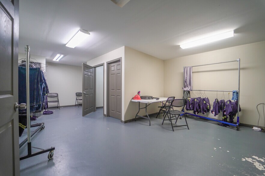 More Photos Of 808 Bob White Rd, Victoria Warehouse For Sale