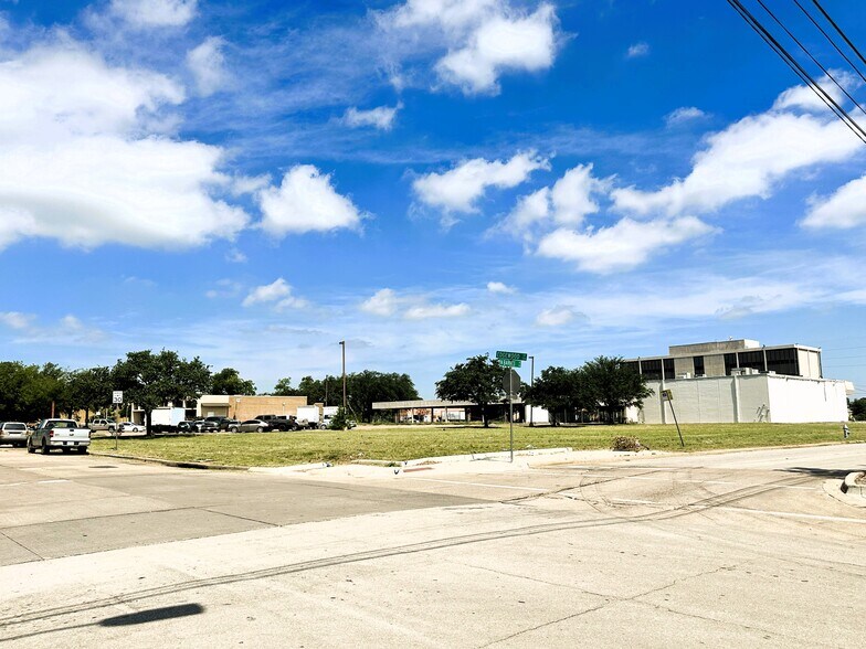 More Photos Of 3316 W Walnut St, Garland Bank For Sale