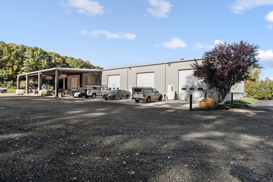 More Photos Of 13 Parkway Dr, Plainfield Warehouse For Lease