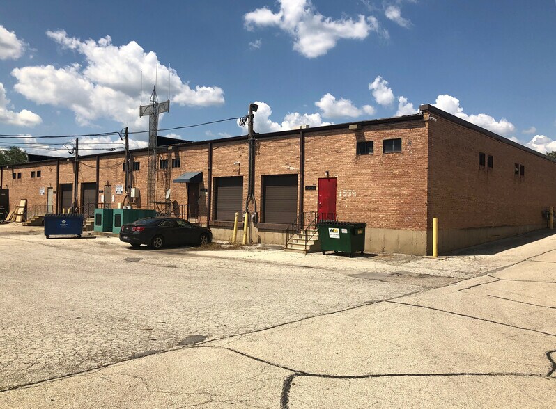 More Photos Of 1515-1545 W Jarvis Ave, Elk Grove Village Warehouse For Lease