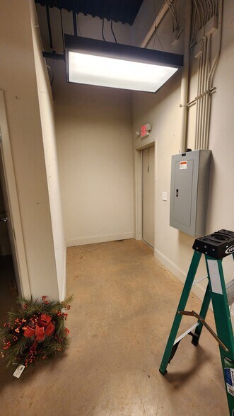 More Photos Of 920 Peachtree Pky, Cumming Storefront Retail Office For Sale