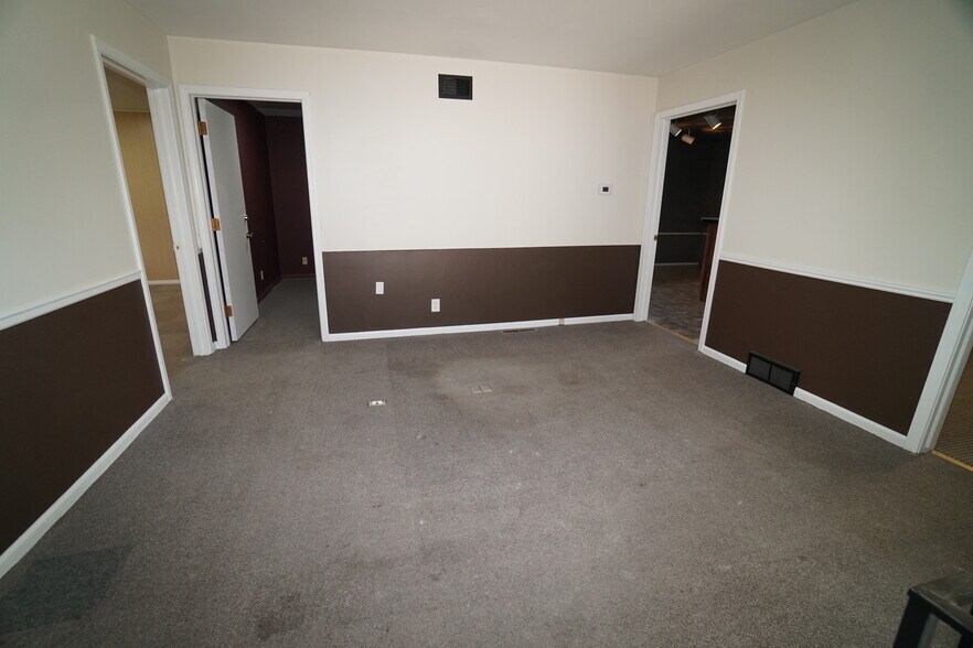More Photos Of 2414 S Leonard Rd, Saint Joseph Office For Sale