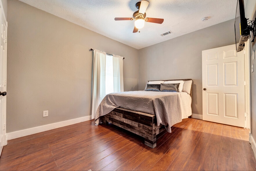 More Photos Of 5607 Sapp Rd, Conroe Lodge Meeting Hall For Sale