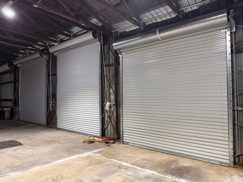 More Photos Of 301 Charlie Griffin Rd, Plant City Flex For Lease