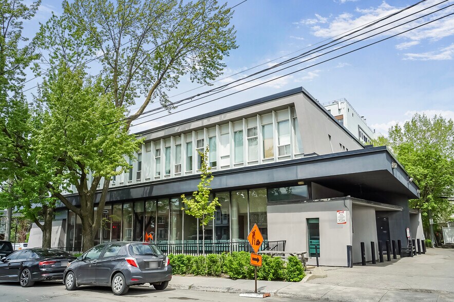 More Photos Of 2100-2106 Rue Fleury E, Montréal Storefront Retail Office For Sale