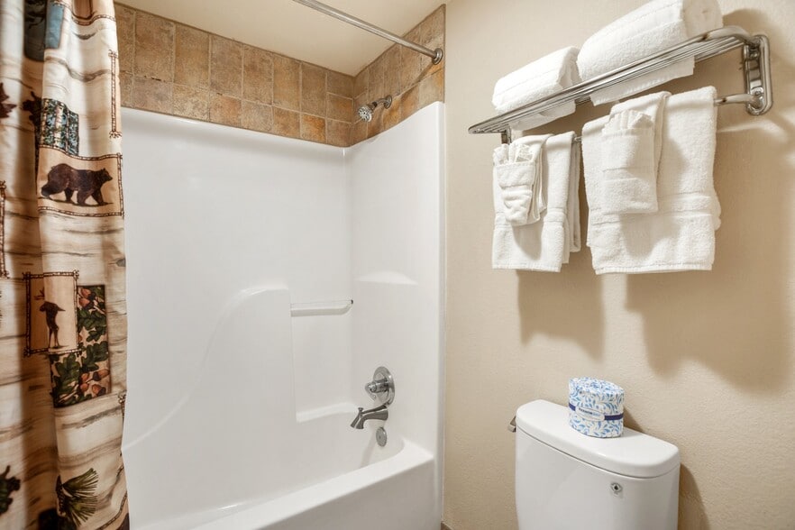 More Photos Of 777 E Highway 24, Woodland Park Hotel For Sale