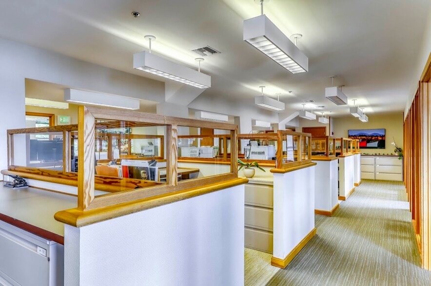 More Photos Of 175 Parfitt Way, Bainbridge Island Office For Sale