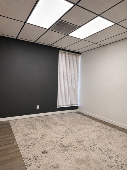 More Photos Of 2606 W Marshall Dr, Grand Prairie Warehouse For Lease