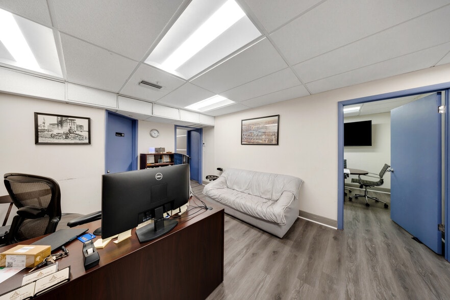 More Photos Of 7655-7669 NW 50th St, Miami Office For Lease