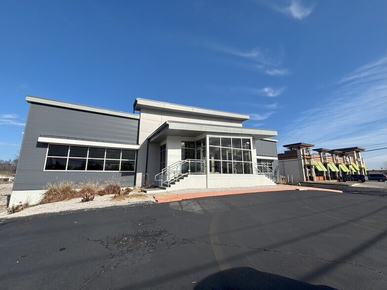 More Photos Of 3171 E Sunshine St, Springfield Office Residential For Lease