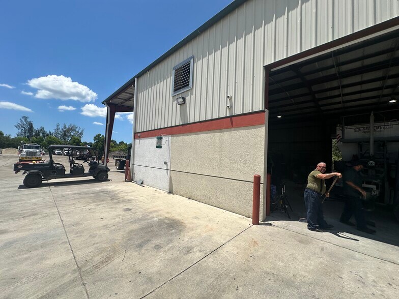 More Photos Of 1640 Benchmark Ave, Fort Myers Warehouse For Lease
