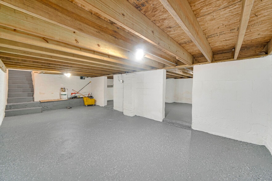 More Photos Of 2816 Martha St, Hammond Flex For Lease