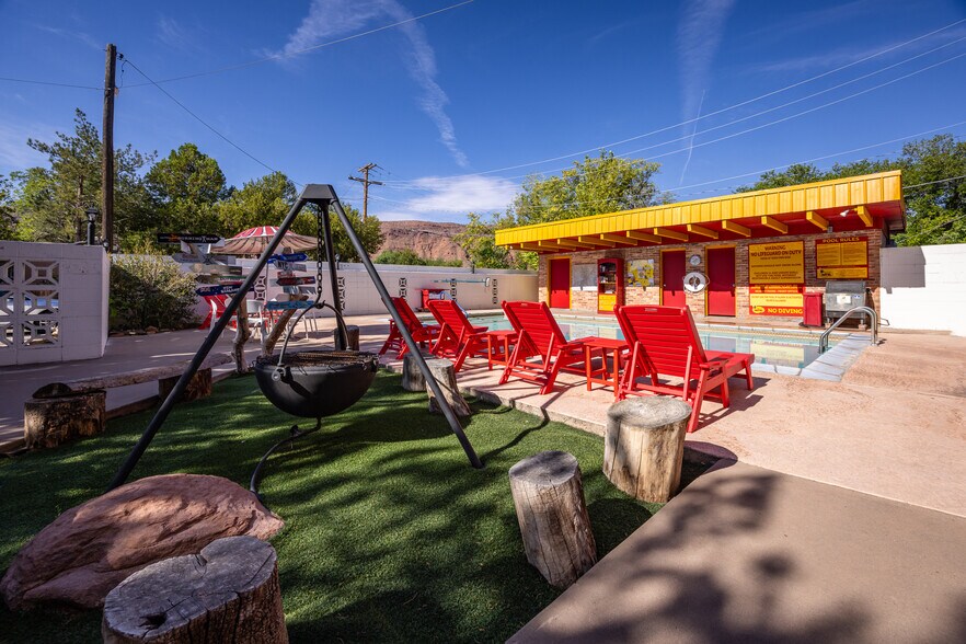 More Photos Of 166 S 400 E, Moab Hotel For Sale