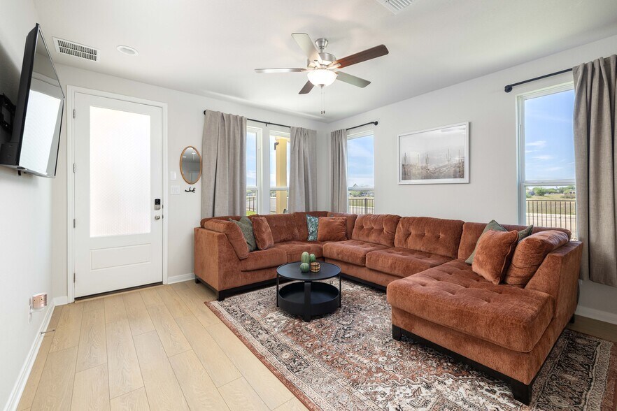 More Photos Of 2127 Hofstaat, New Braunfels Hospitality For Sale