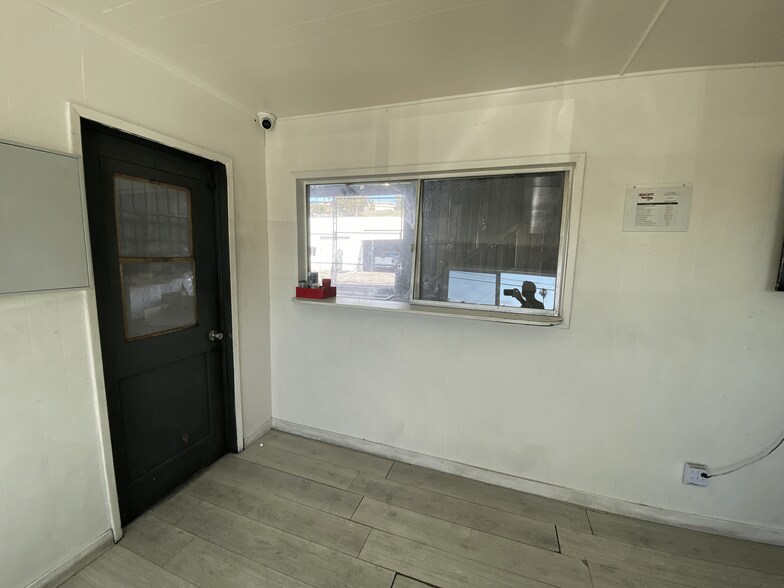 More Photos Of 7620 North Ave, Lemon Grove Service For Lease