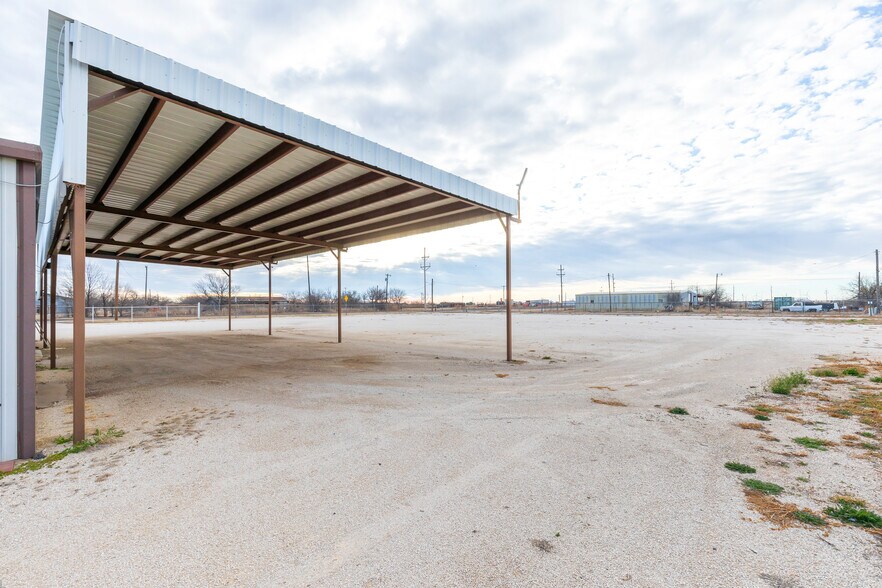 More Photos Of 711 S 3rd Ave, Munday Warehouse For Sale