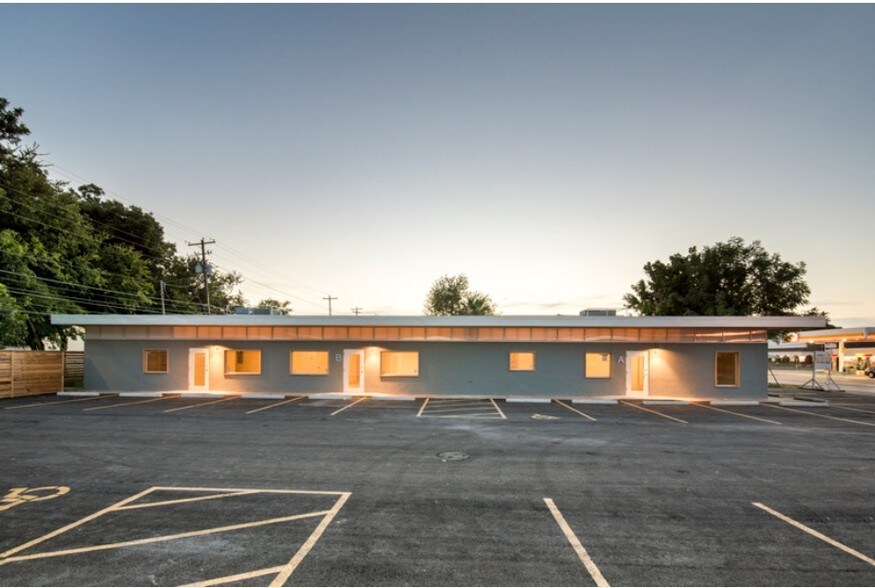 More Photos Of 1711 E Cesar Chavez St, Austin Office For Lease