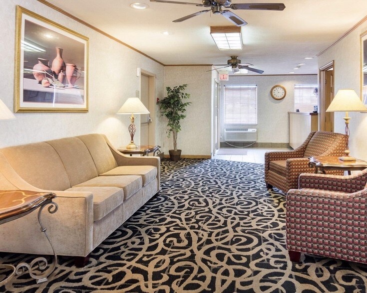 More Photos Of 2108 S Main St, Farmville Hotel For Sale
