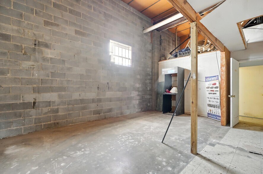 More Photos Of 500-511 E Broadway St, Sweetwater Storefront For Sale