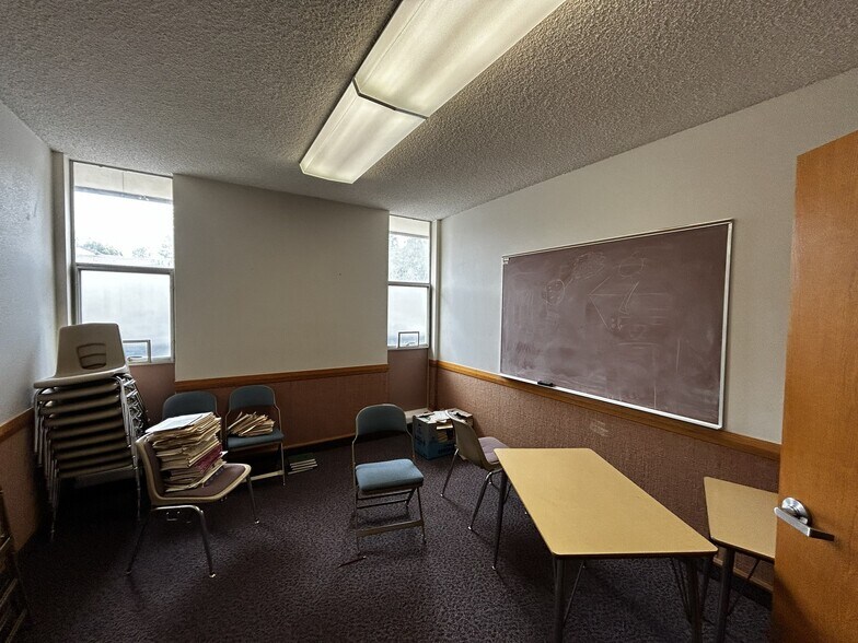 More Photos Of 5520 Topeka Dr, Tarzana Specialty For Sale