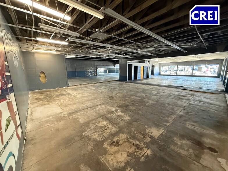 More Photos Of 215 Chatsworth Dr, San Fernando Freestanding For Lease