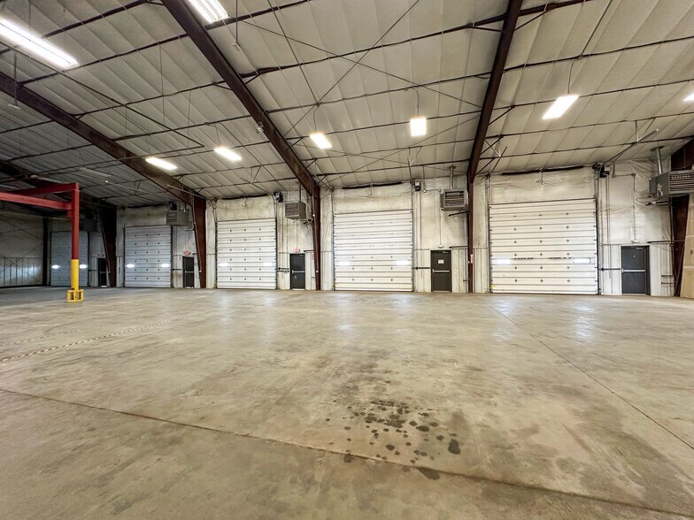 More Photos Of 5066 Owan Industrial Park Dr, Williston Warehouse For Lease