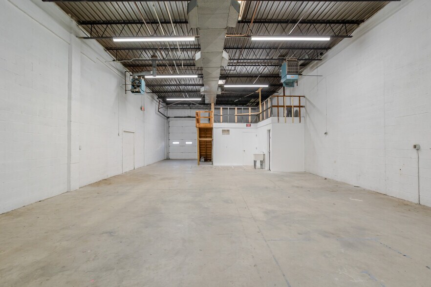More Photos Of 3610-3620 East St, Landover Warehouse For Lease