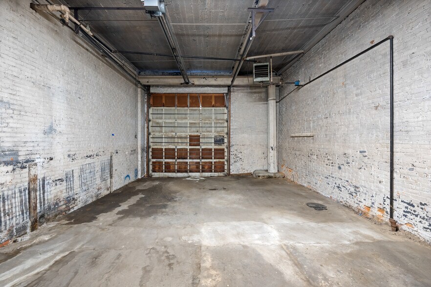 More Photos Of 1 Mount Vernon St, Dorchester Distribution For Lease