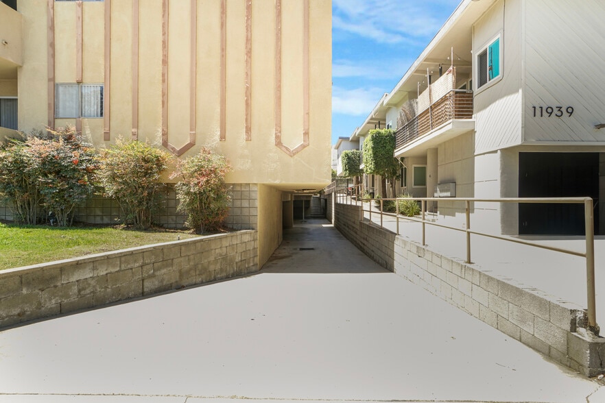 More Photos Of 11943 Kiowa Ave, Los Angeles Apartments For Sale
