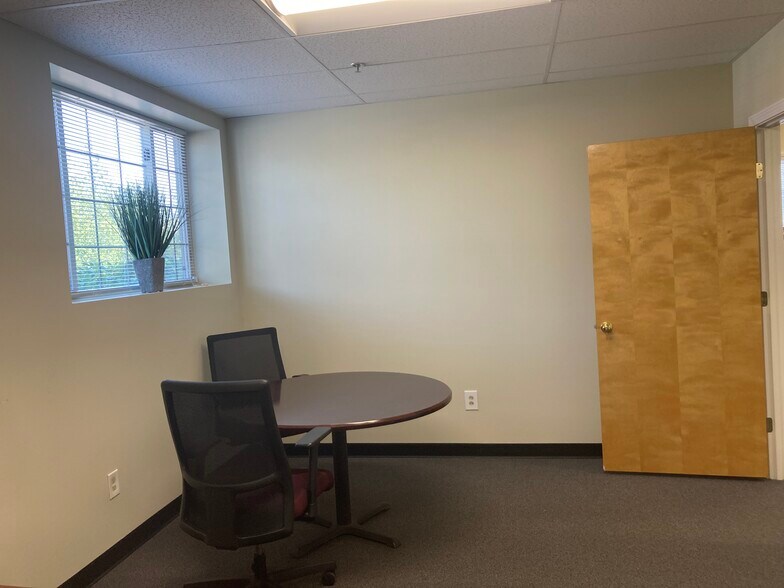 More Photos Of 19 Batchelder Rd, Seabrook Office Residential For Lease