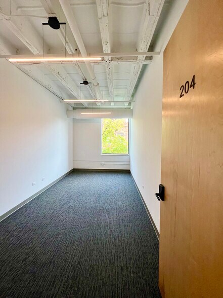 More Photos Of 1801 W Berteau Ave, Chicago Warehouse For Lease