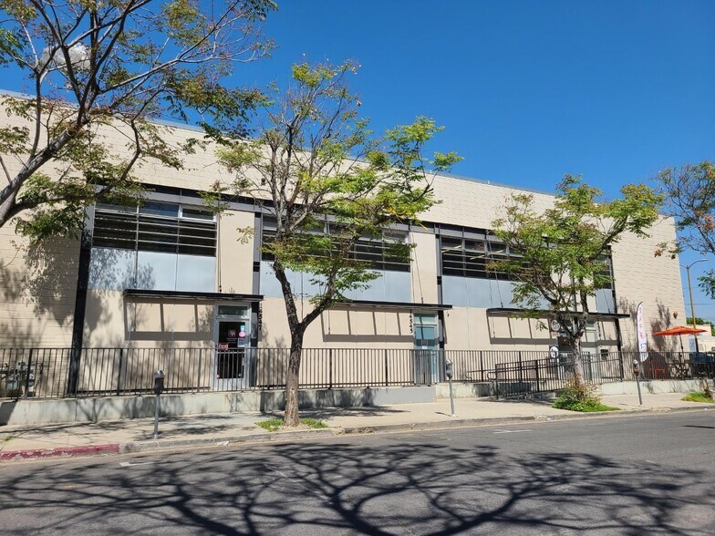 Primary Photo Of 14539-14547 Erwin St, Van Nuys Loft Creative Space For Lease