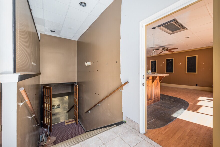 More Photos Of 133 Oak St, Bonner Springs Freestanding For Sale