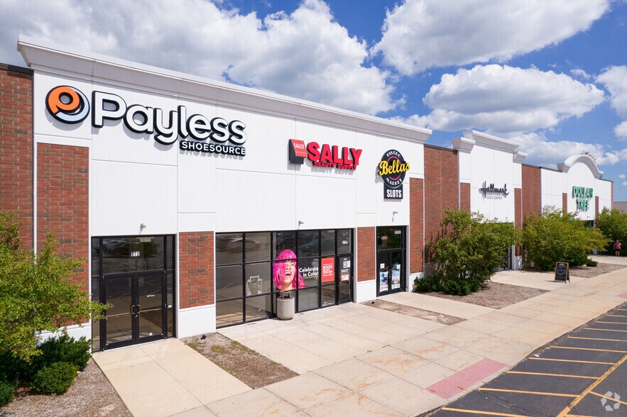 More Photos Of 260 E Rollins Rd, Round Lake Beach Unknown For Lease