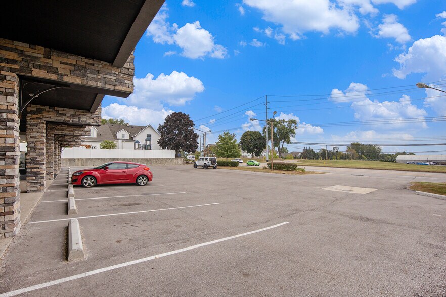 More Photos Of 1854 S Rochester Rd, Rochester Hills Storefront For Lease