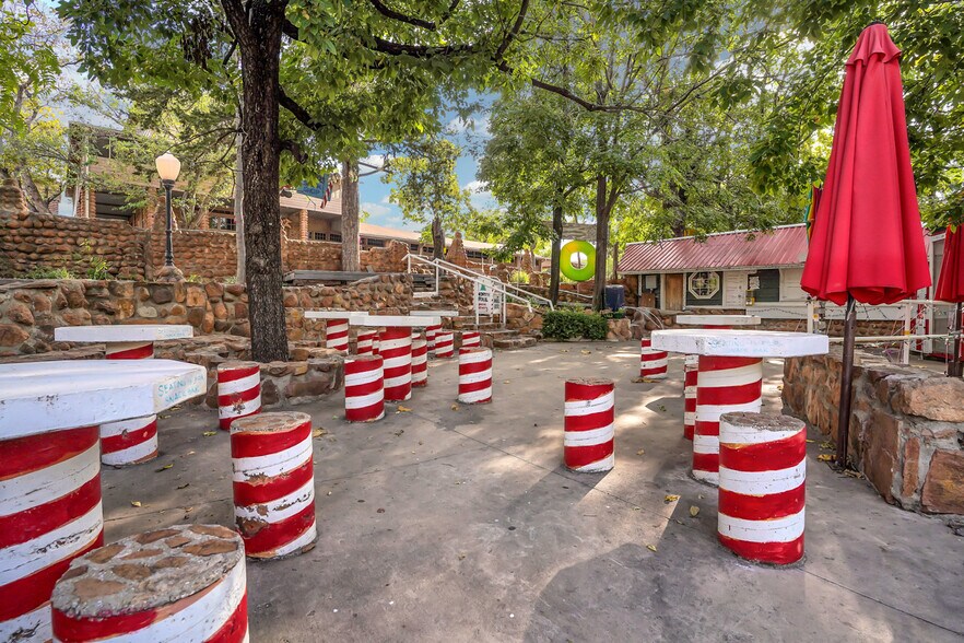 More Photos Of 140 E Lake Dr, Medicine Park Restaurant For Sale