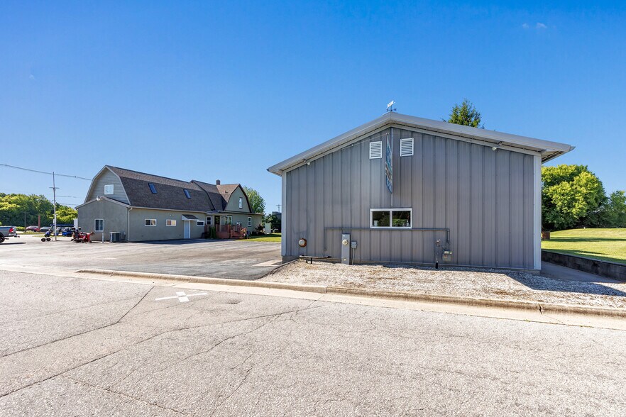 More Photos Of 513-529 Duluth Ave, Sturgeon Bay, Sturgeon Bay General Retail For Sale