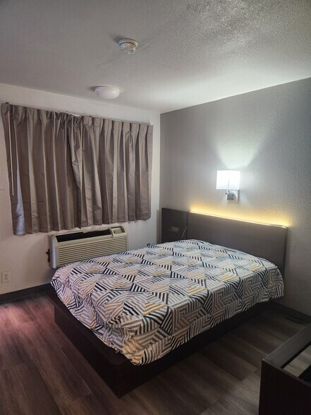 More Photos Of 909 66th St, Lubbock Hotel For Sale