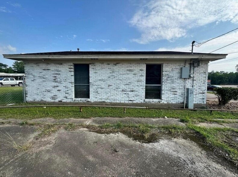 More Photos Of 1260 N Main St, Vidor Office For Sale