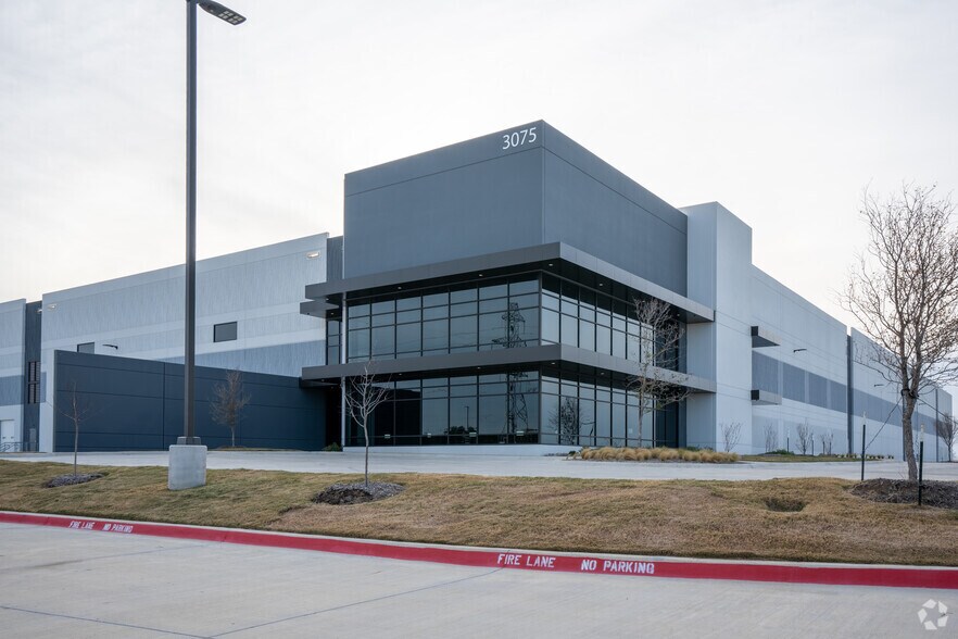 More Photos Of 3075 Valley View Ln, Dfw Airport Industrial For Sale